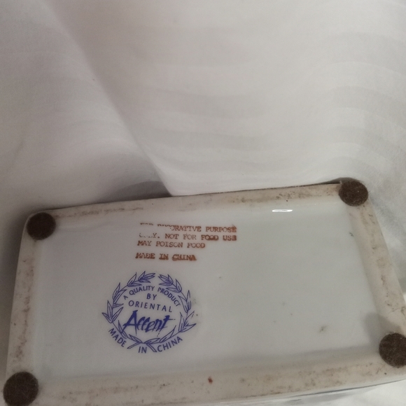 Vintage  Oriental Accents Porcelain Handpainted Decanter  Tea Caddy 8.25"×6 - Picture 5 of 8